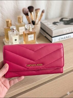 Michael Kors Jet Set Chevron Quilted Trifold Wallet Electric Pink (NWOT)